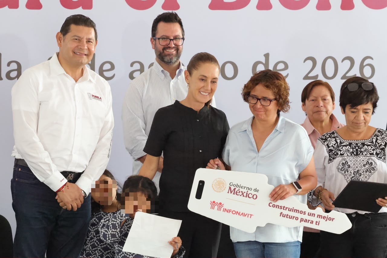 Presidenta Sheinbaum pone fin a adeudos hipotecarios y entrega vivienda digna a familias poblanas