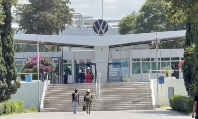 No habrá huelga hoy en Volkswagen Puebla; sindicato y empresa extienden plazo de negociación