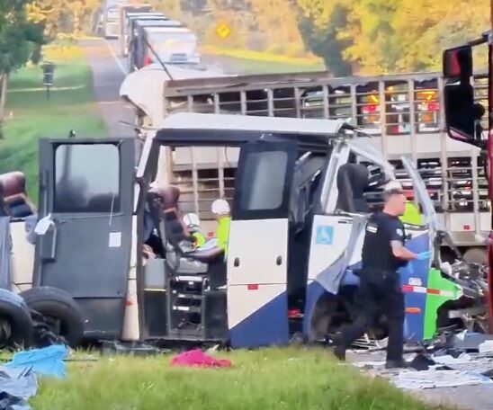 Fatal choque en carretera de Paraná deja 23 víctimas mortales
