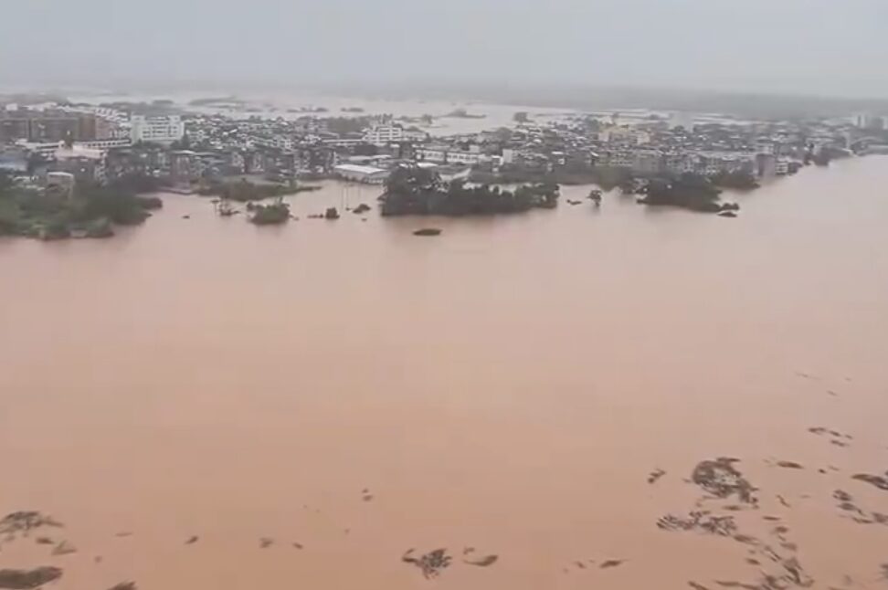 China eleva alertas por cadena de tifones; más de 54 mil personas han sido evacuadas