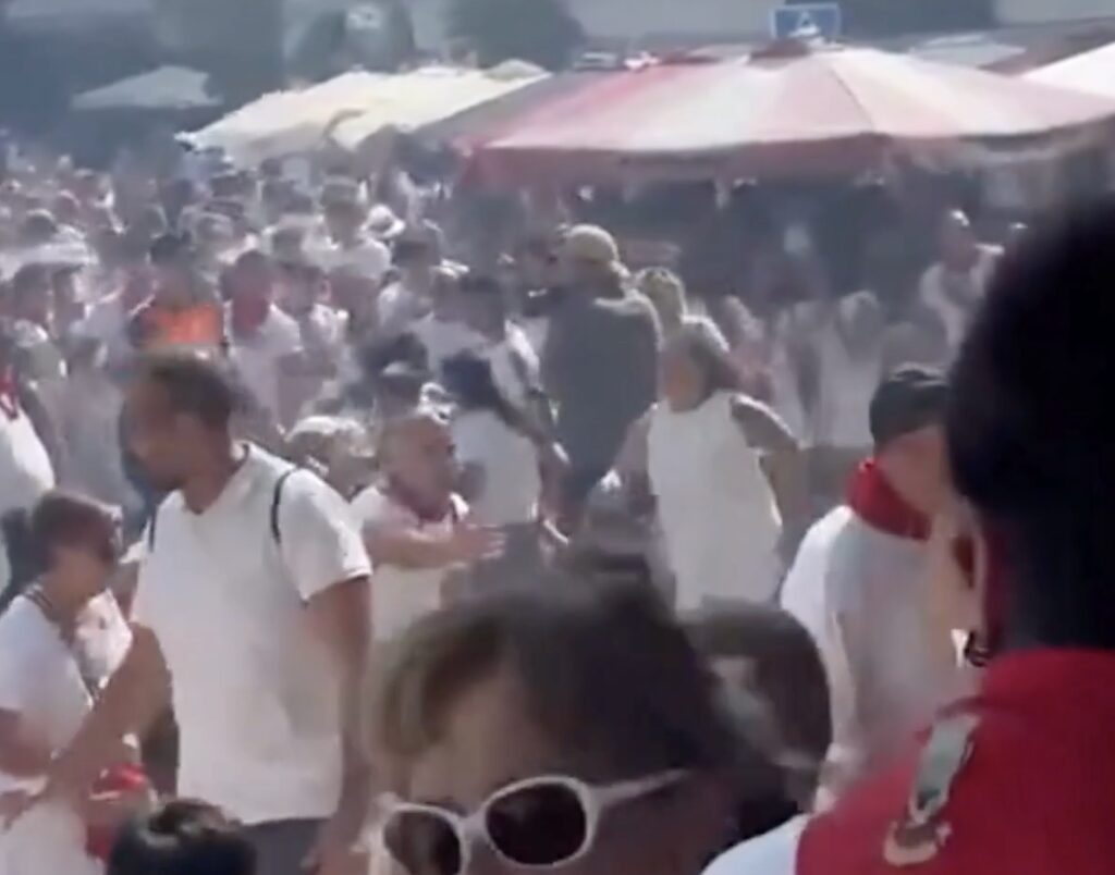 El chupinazo de Noáin termina en caos: cohetes explotan en el balcón y dejan medio centenar de heridos