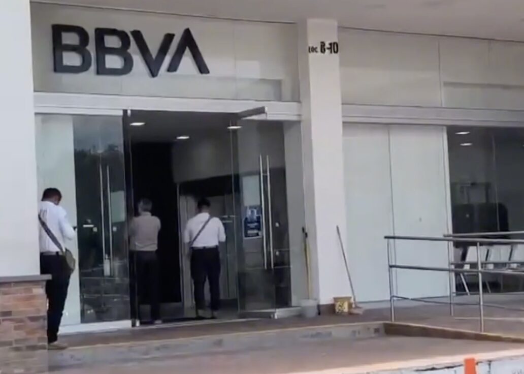 Investigan robo a cuentahabiente en Plaza San Diego; presunto ladrón huyó con 180 mil pesos