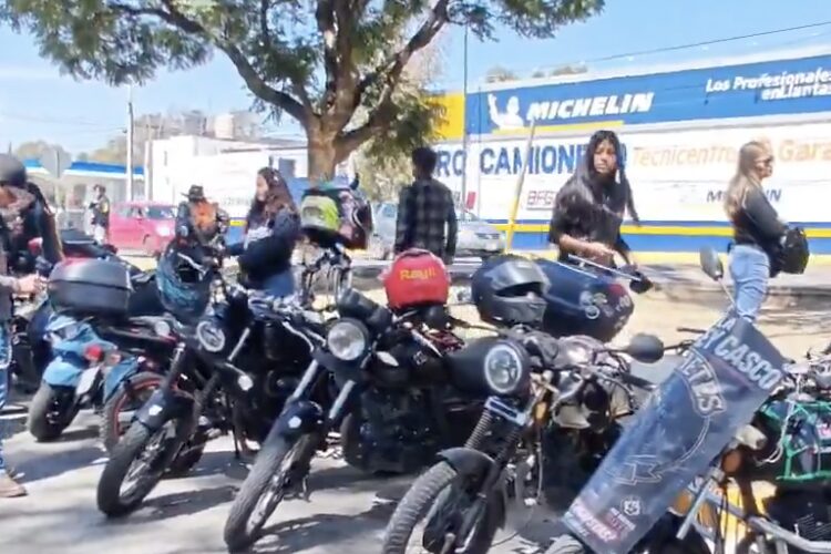 “No somos delincuentes”: motociclistas vuelven a las calles de Puebla contra la Ley Casco