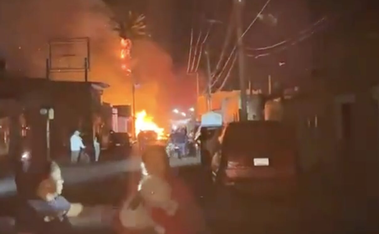 Ataque con explosivos deja 10 heridos y severos daños en Ojocaliente
