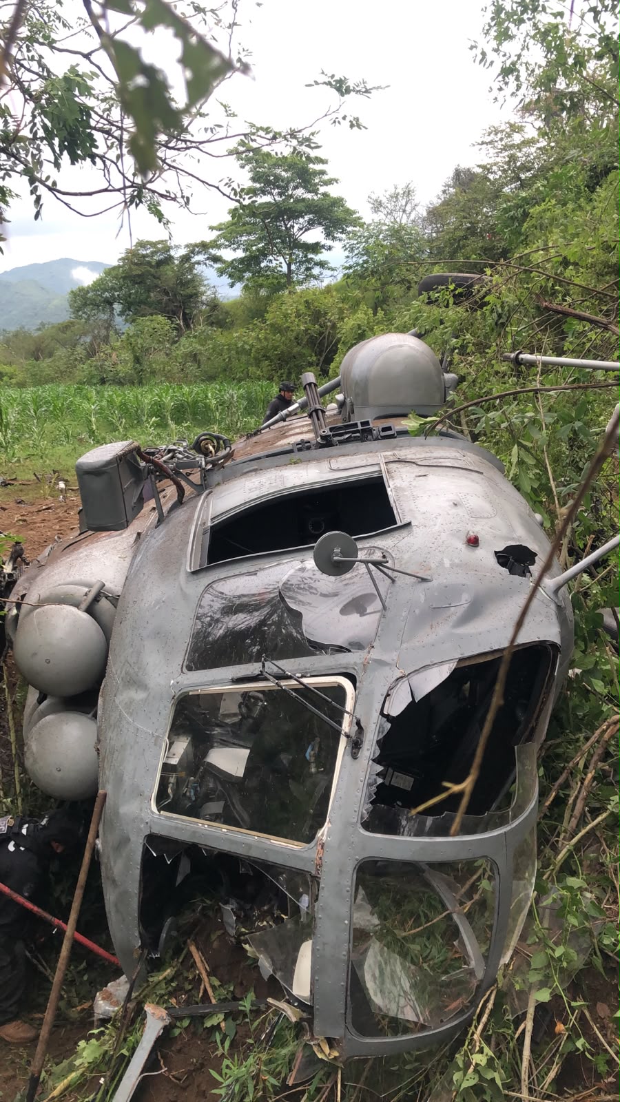 Tres marinos resultan lesionados tras aterrizaje de emergencia de un MI-17 en Tamazula
