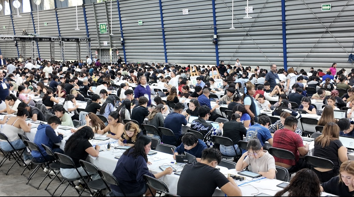 Más de 53 mil aspirantes a la UNAM presentan en CDMX el examen de control
