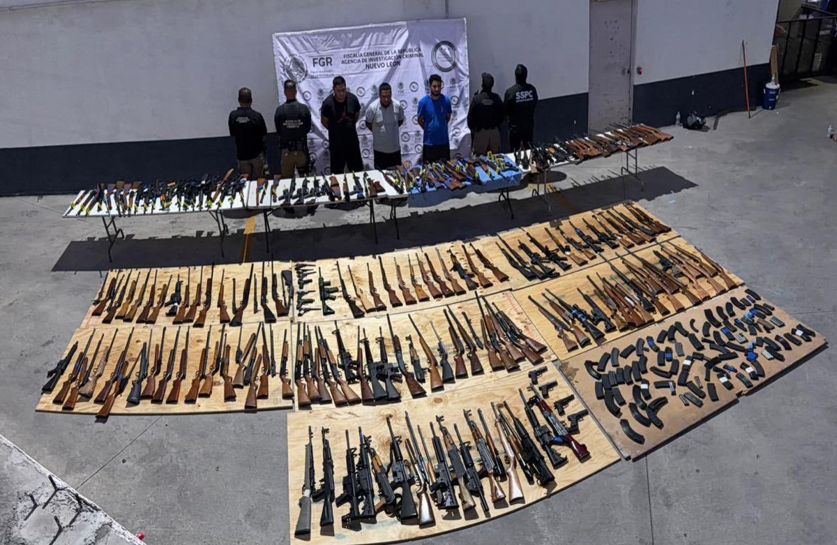 Aseguran arsenal procedente de Texas; autoridades decomisan 210 armas en Nuevo León
