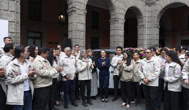 Presidenta Claudia Sheinbaum presenta el minivehículo Olinia Carga; la convocatoria para su producción se publica en septiembre