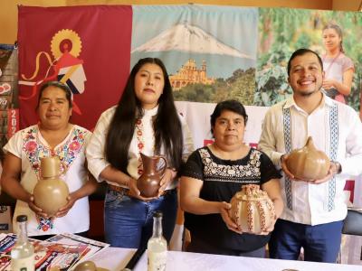Impulsa Turismo Feria y Concurso del Barro Bruñido en los Reyes Metzontla