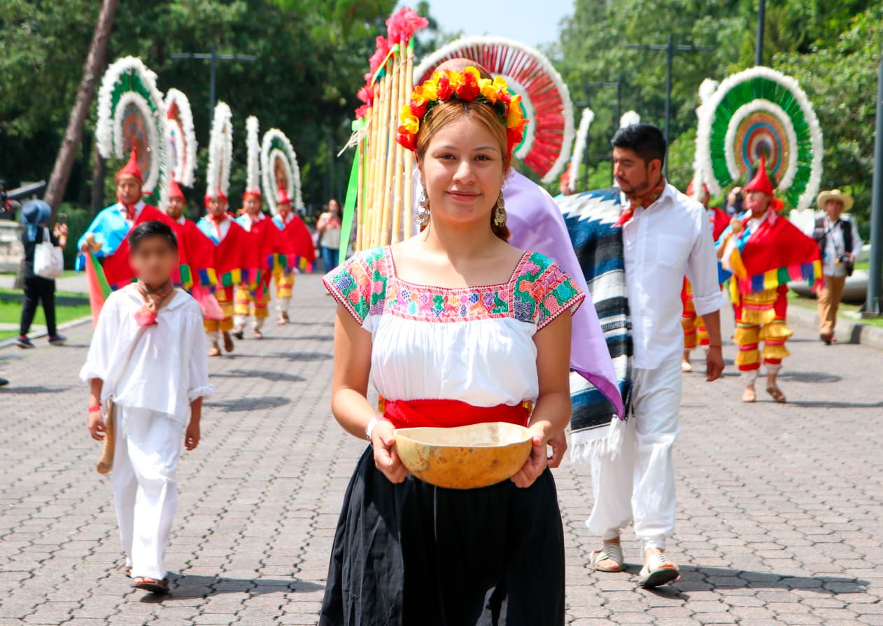 Poblanas y poblanos muestran su riqueza cultural en “Los Estados en Los Pinos”