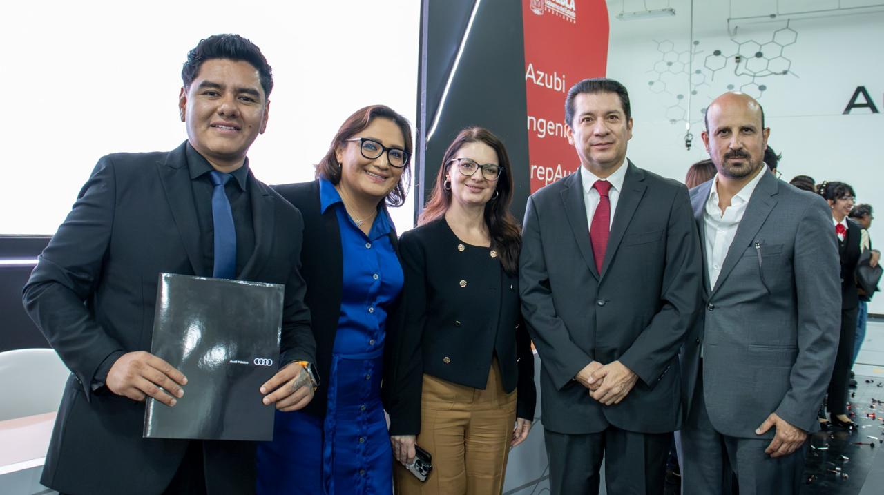 Celebra UTP graduación de 120 estudiantes de Formación Dual con Audi México