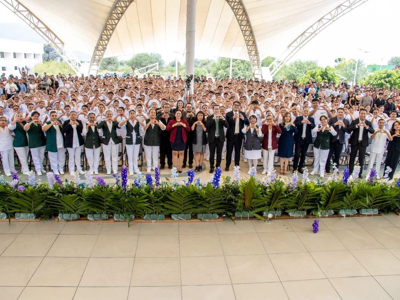 Celebra UTTehuacán imposición de Cofias y Festones