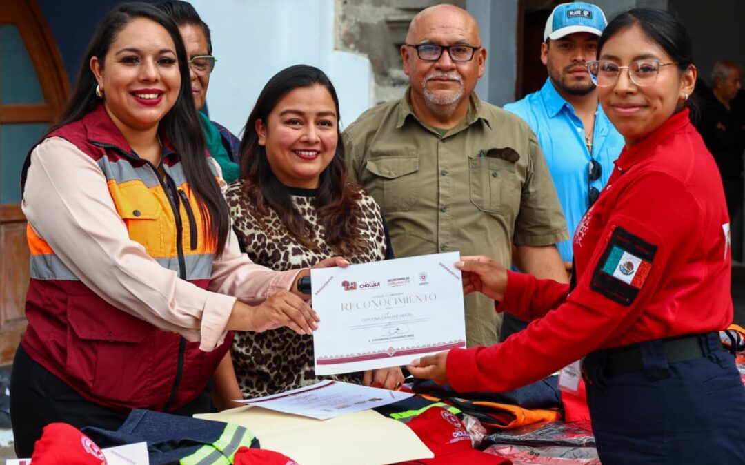 Tonantzin Fernández dignifica y reconoce la labor del cuerpo de Bomberos de San Pedro Cholula