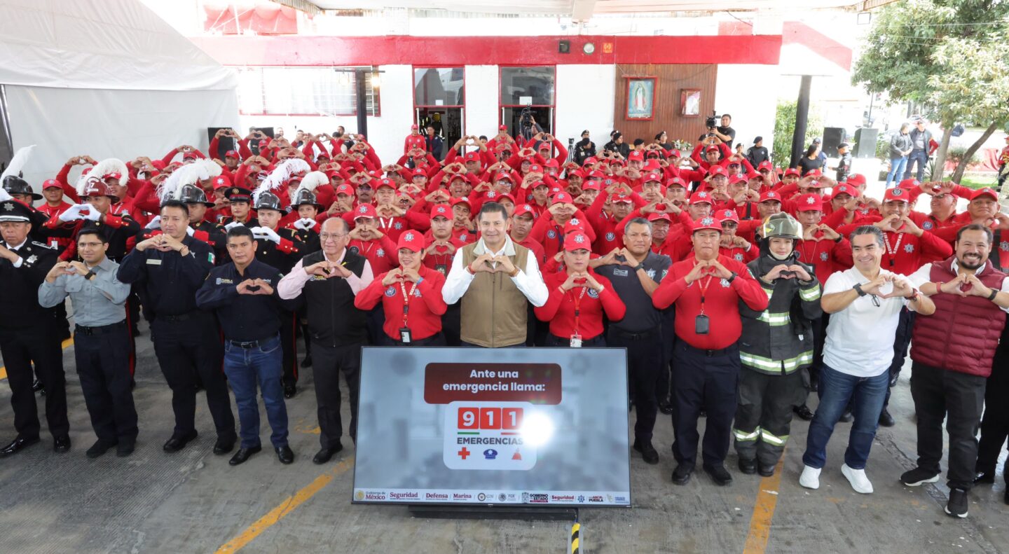 Con vivienda y equipamiento, Gobierno Estatal reconoce entrega heroica de bomberos  