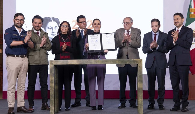 Presidenta firma decreto para creación de 12 mil 750 consultorios del Servicio Universal de Salud; entran en operación en enero de 2027