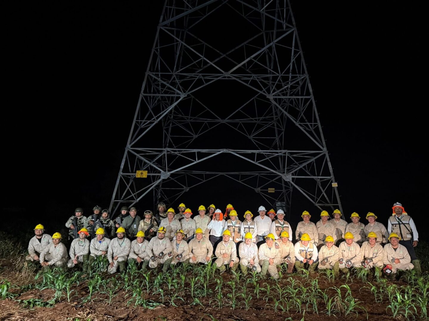 Apagón golpea al sureste mexicano tras daños a líneas de alta tensión