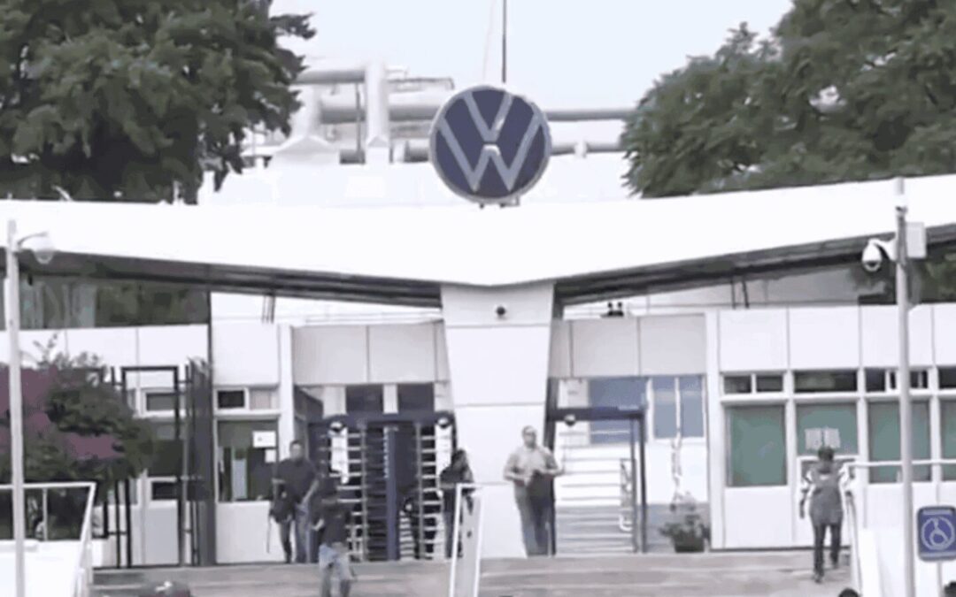 VW Puebla reduce producción y deja fuera a 786 trabajadores; salario y huelga, en juego