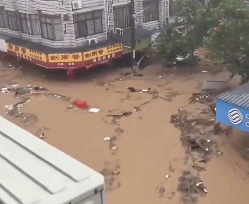 Fuertes lluvias desbordan calles de Ningde tras paso de Saudel