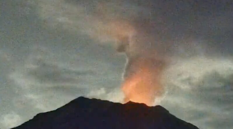 Popocatépetl registra incandescencia y explosión; mantiene Amarillo Fase 2
