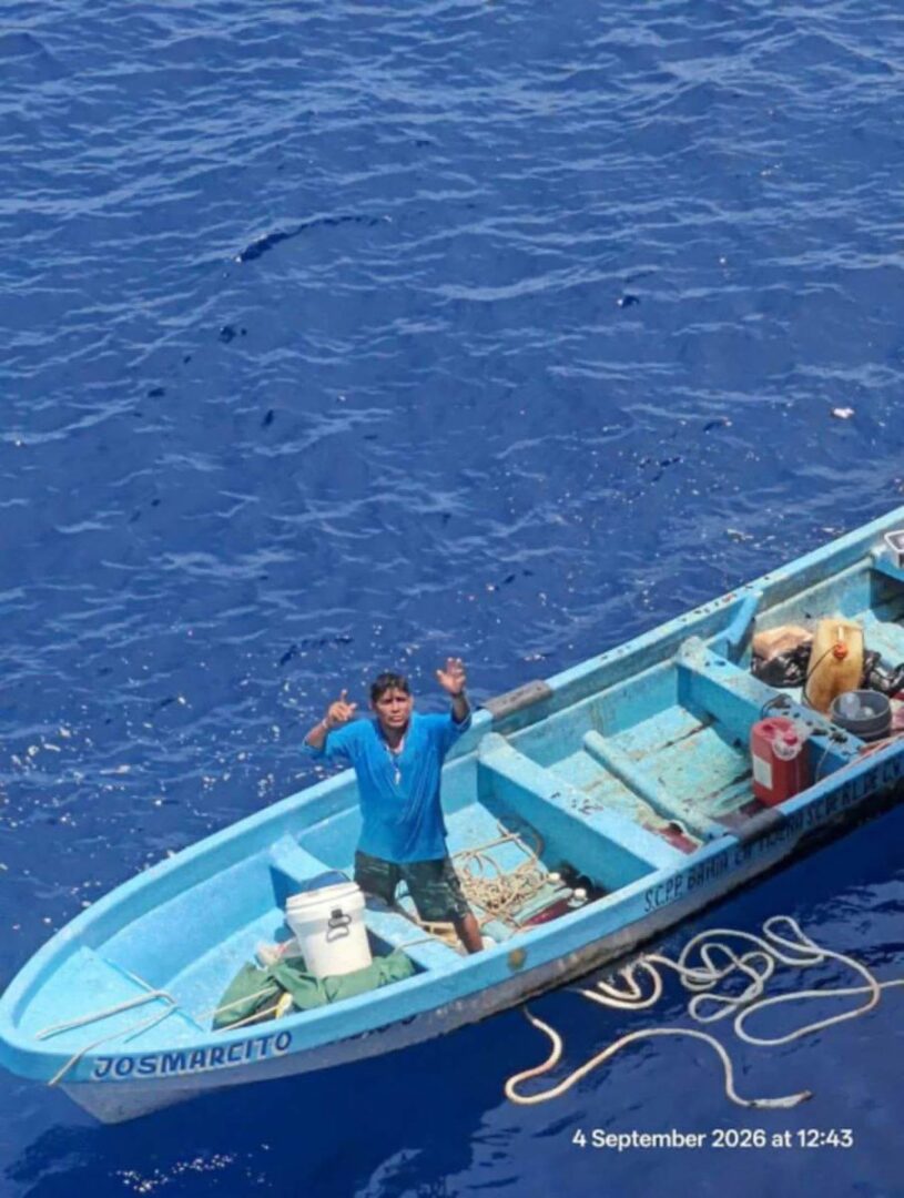 Sobrevive pescador perdido en el Pacífico; fue encontrado a 481 kilómetros de Huatulco