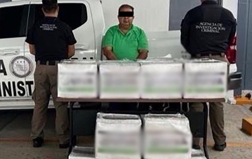 Ocultan metanfetamina líquida en 52 bidones de “fertilizante”; decomisan 208 litros en BCS