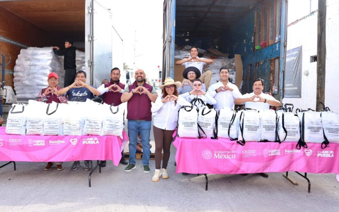 SEDIF entrega canastas alimentarias a familias vulnerables de la capital poblana