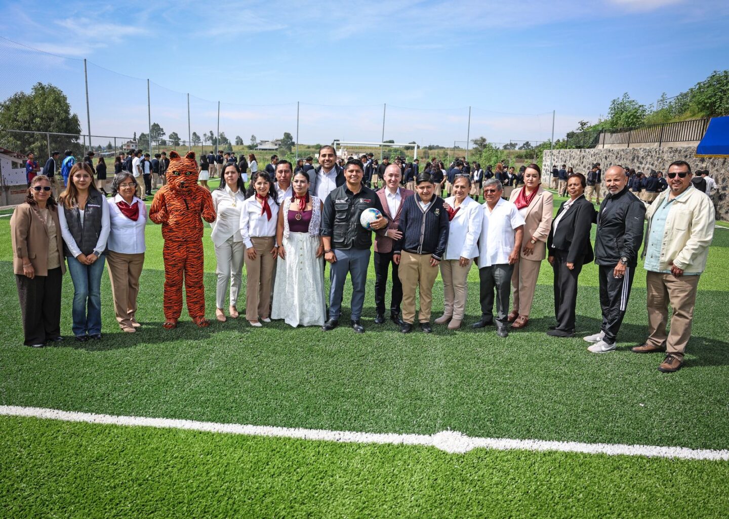 Fortalece Omar Muñoz infraestructura educativa en San Lorenzo Almecatla