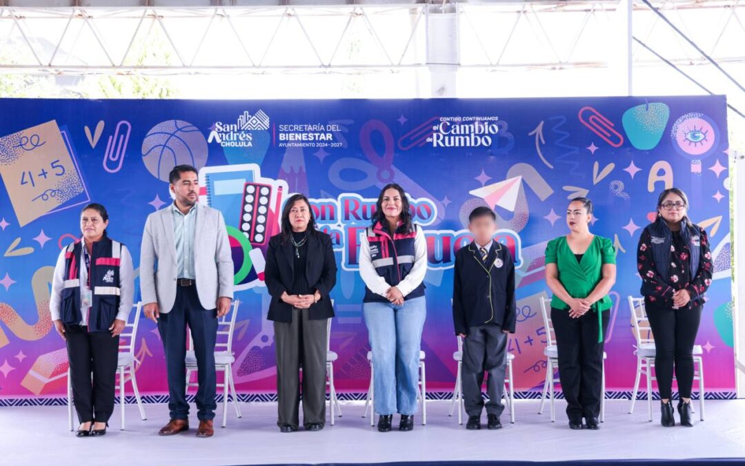 Apoya Lupita Cuautle a la economía de las familias con entrega de útiles escolares