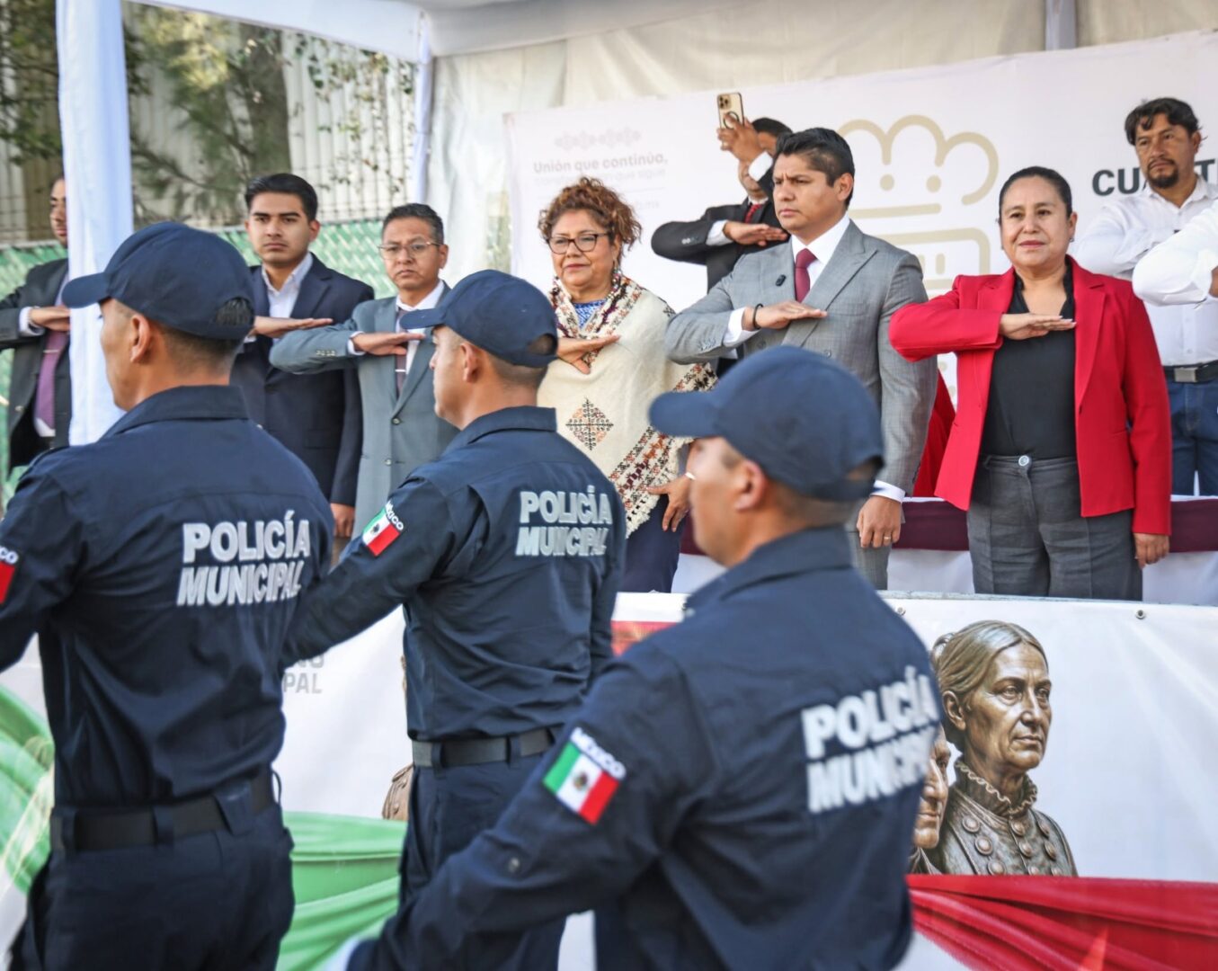 Omar Muñoz encabeza desfile por el 216 aniversario de la Independencia en Cuautlancingo