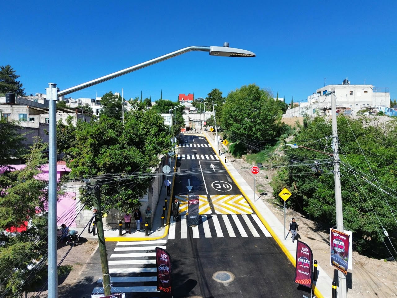 Entrega Pepe Chedraui rehabilitación vial en la colonia Fraternidad Antorchista