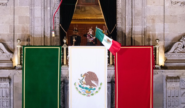 ¡Viva México libre, independiente y soberano!: presidenta encabeza ceremonia por el 216 Aniversario del Grito de Independencia