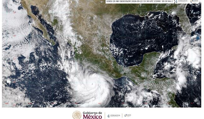 Polo continúa como huracán categoría 5 en la escala Saffir-Simpson y se desplaza lento frente a las costas del Pacífico mexicano