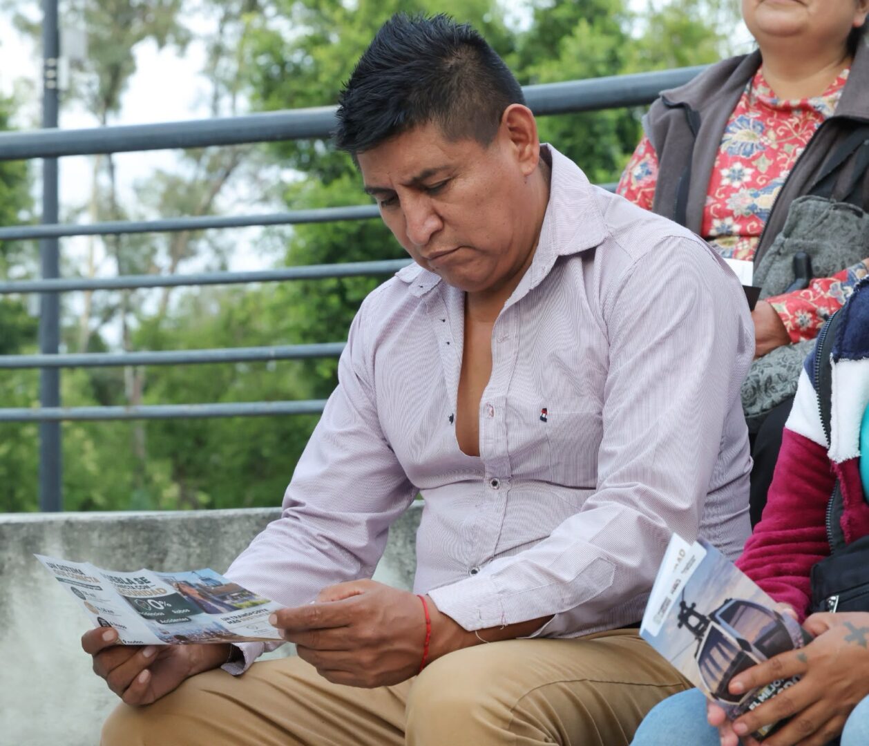 Gobierno estatal acerca información y beneficios del sistema de transporte por cable.