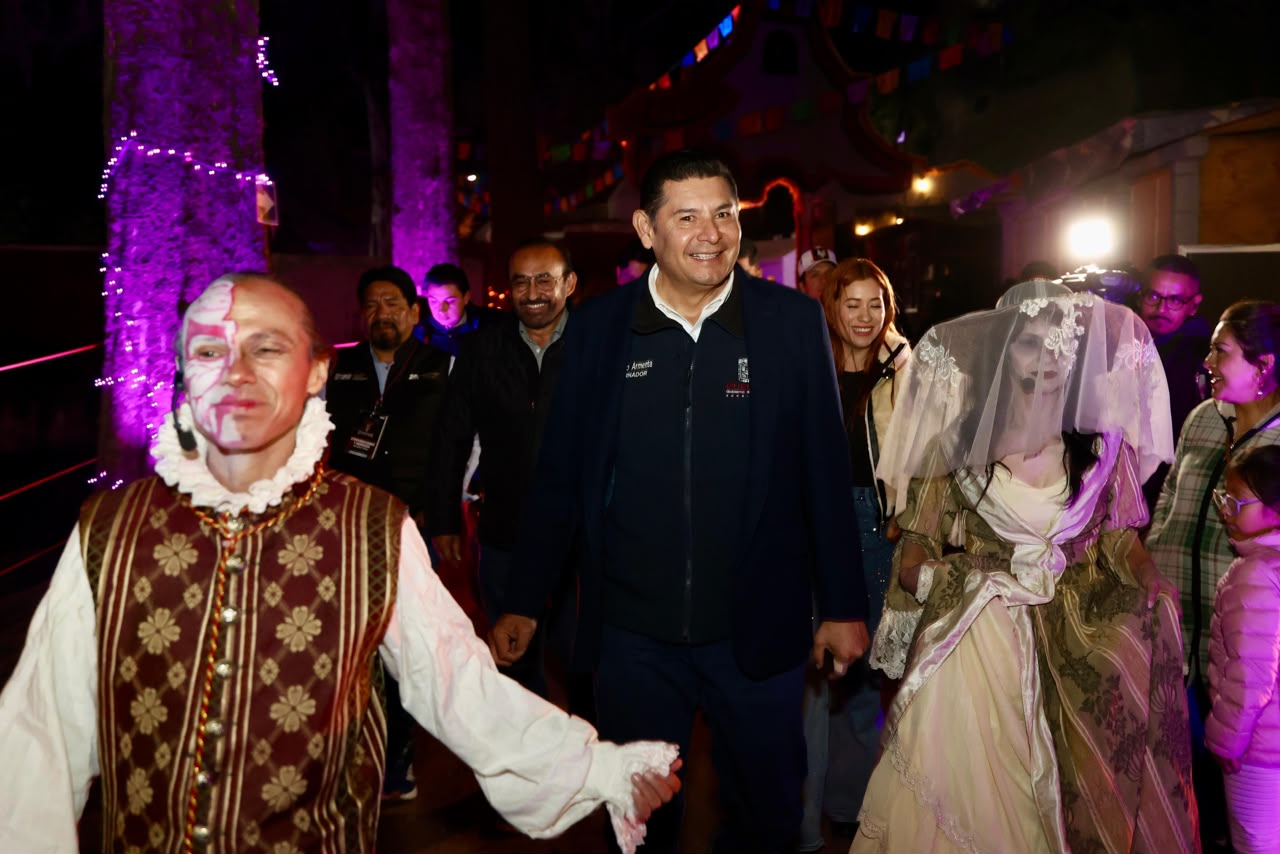 Gobernador Armenta celebra tradiciones y convive con familias en Catrineras 2026