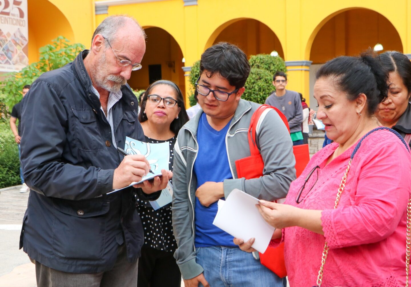Autores españoles participan en actividades del Festival de la Memoria