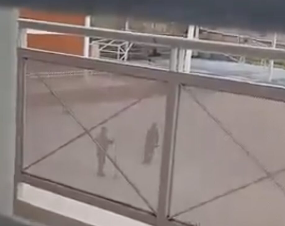 A punta de pistola, asaltan miscelánea en Guadalupe Hidalgo; el atraco quedó grabado