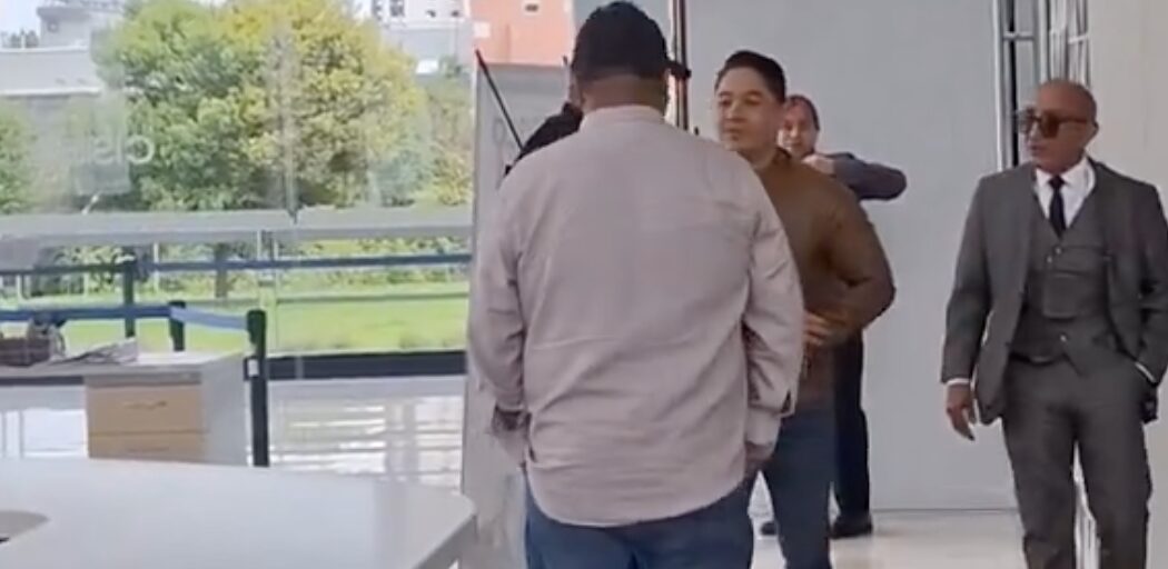 Reportan agresión física entre comunicadores en el CIS de Angelópolis