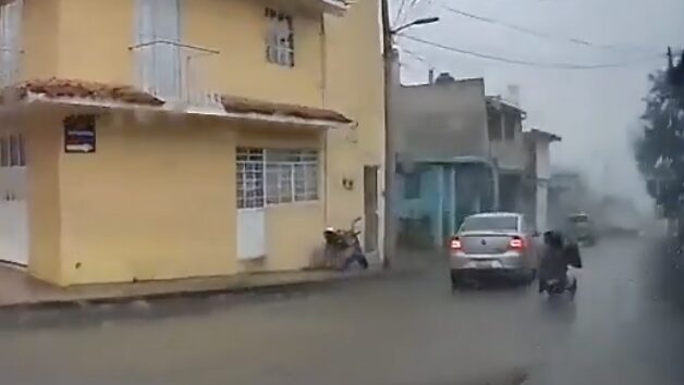 Video capta atropello de estudiante en Zacatlán; buscan al conductor
