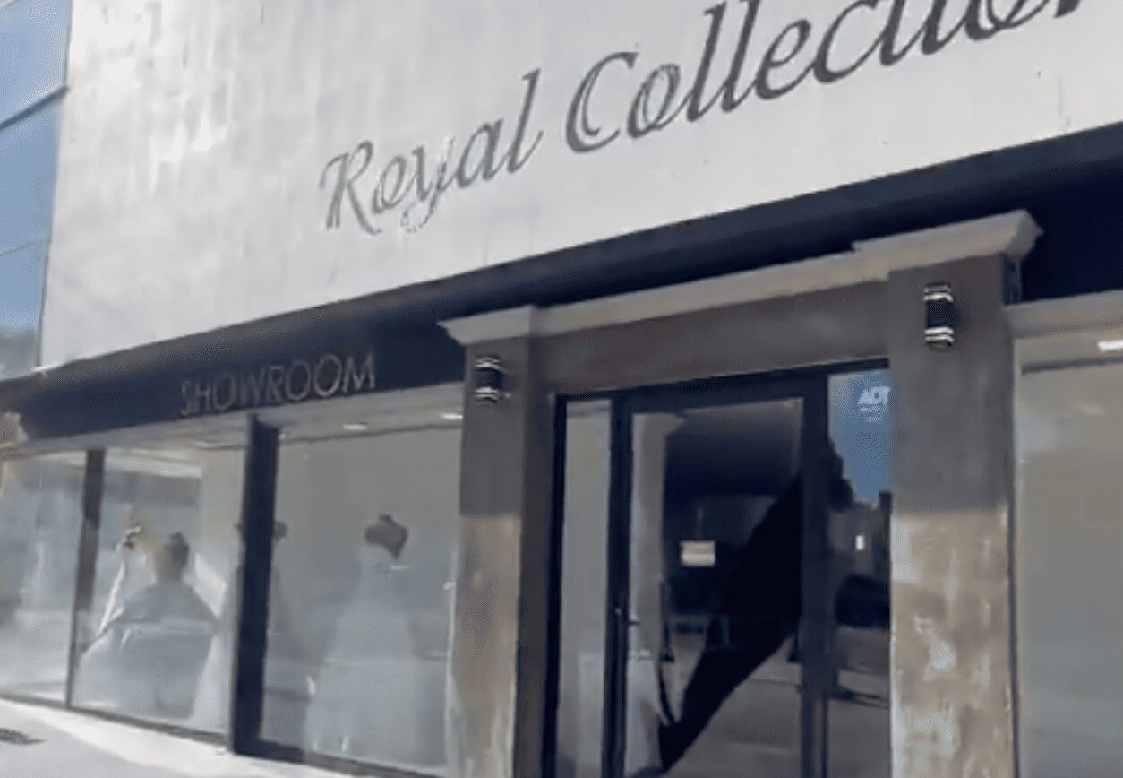 Destrozan acceso de Royal Collection con una piedra; autoridades investigan en Puebla