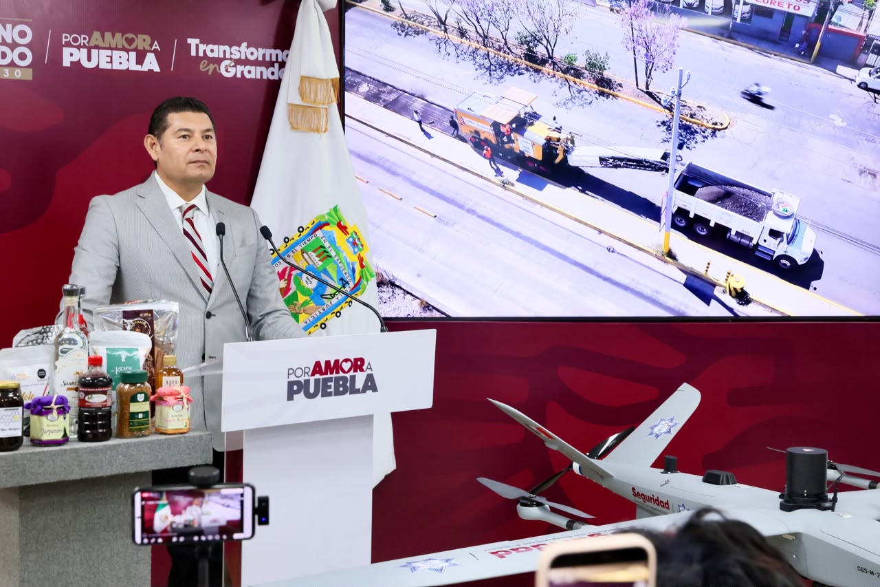 Con 13 trenes de pavimento gobierno estatal transforma 558 kilómetros de vialidades