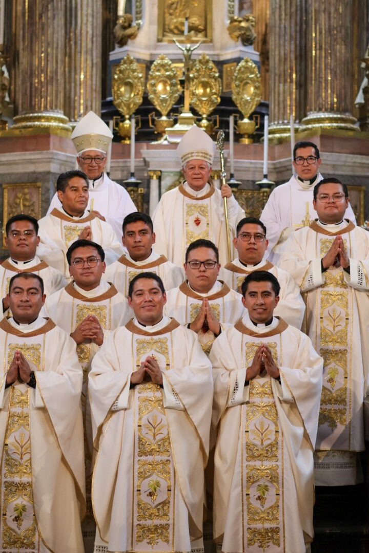 Ordenan a 10 nuevos sacerdotes en Puebla