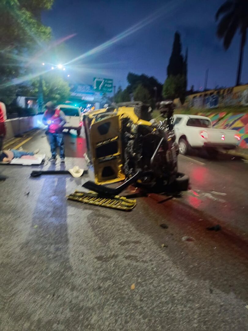 Muere hombre tras volcar su Jeep en la Recta a Cholula
