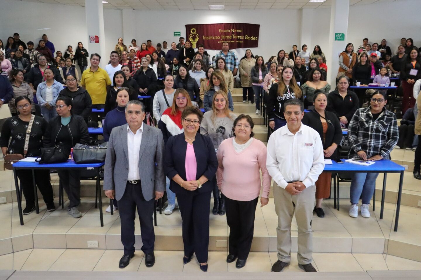 Tere Alfaro acompaña capacitación para fortalecer la participación de familias en escuelas