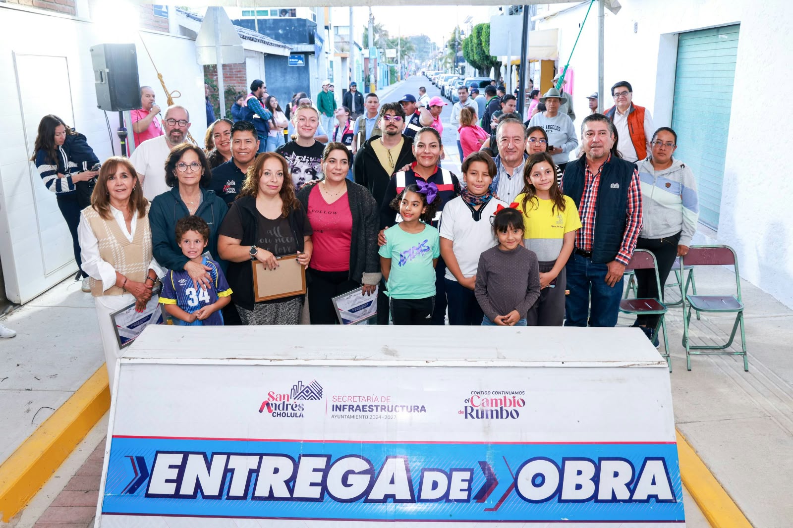 Cumple Lupita Cuautle con una obra esperada por años: entrega pavimentación de la calle 12 Oriente
