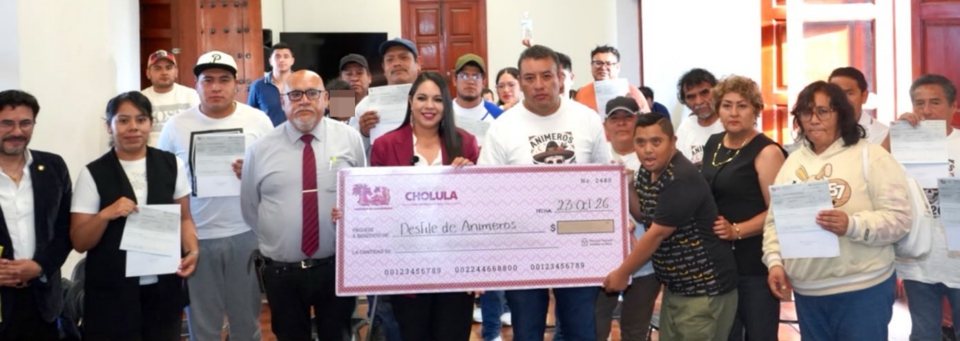 Tonantzin Fernández fortalece las tradiciones de San Pedro Cholula con apoyos a batallones de animeros